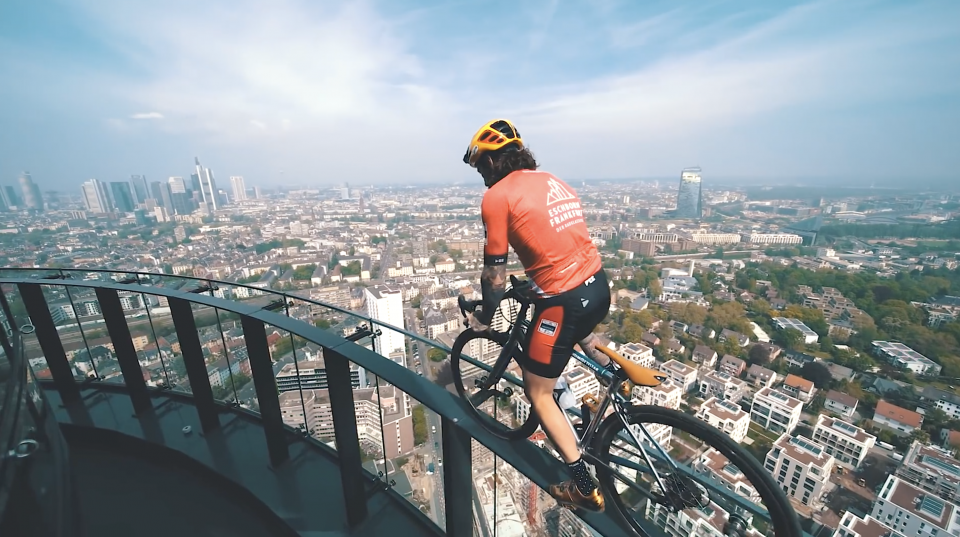 RUND UM DEN HENNINGER TURM 2.0 Mook Magazin